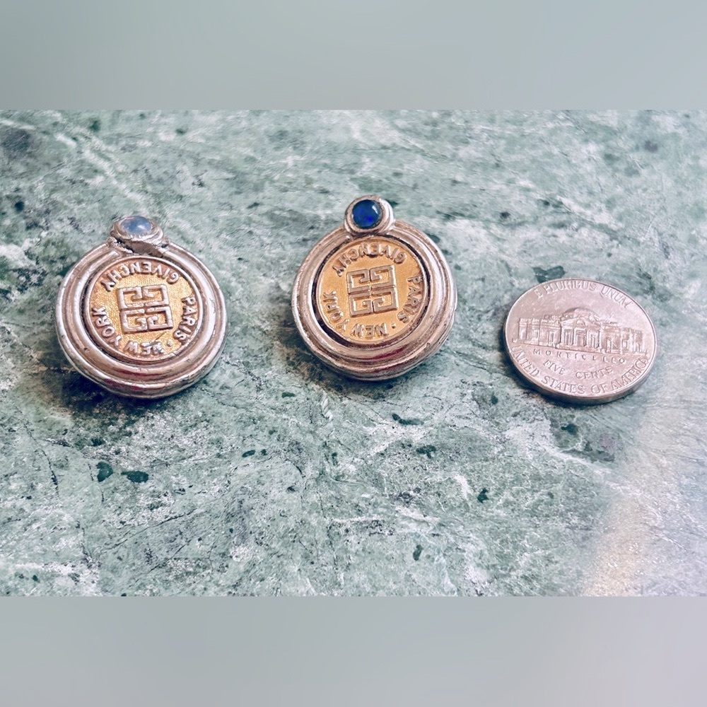 GIVENCHY  Paris New York Vintage 80s Coin Medallion earrings - Picture 5 of 8